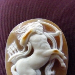 Centaur. Sea Shell. size 3 x 2.5cm
Hight relief cameo is carved on a black -
white organic material - natural colors are
used.