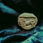 Antique coins replica.Handcarved cameo.
jerusalem stone. 3.5 * 2.8cm