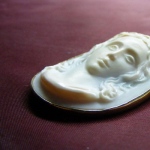 Cameo. Sea Shell.  size 3.8 x 2.7cm
Broosh.