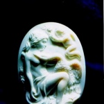 Leda and Swan. Sea Shell. size 6.5 x 4.8cm
Cameo. Hight relief is carved on white - roze
colore Sea shell.