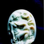 Leda and Swan. Sea Shell. size 6.5 x 4.8cm
Cameo. Hight relief is carved on white - roze
colore Sea shell.