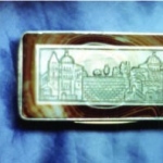 WESTERN WALL. Agate. size 8 x 4cm box cover
Image the HOLY PLACE is carved as cameo relief..
Using differens between polishe and grinding surface
of the stone.