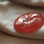 handcarved intaglio.antique gem replica.
the mythology image - Sphinks.
carnelian stone
size 31 * 24mm