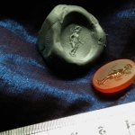 handcarved intaglio and impression.Ancient gem replica.
Cupid with a bow and arrows.
carnelian. size 20 * 15mm