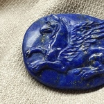 handcarved cameo, Griffin.
Lapis lazuli stone engraved.
37.5 * 32mm