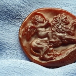 handcarved carnelian cameo,
mythologycal motive - EROS on LEO.
impressed by the ancient Roman relief.
38.5 * 39mm