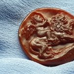 handcarved carnelian cameo,
mythologycal motive - EROS on LEO.
impressed by the ancient Roman relief.
38.5 * 39mm